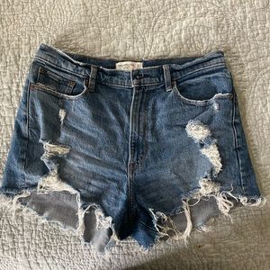 Abercrombie Mom Shorts: curve love size 31 medium wash
